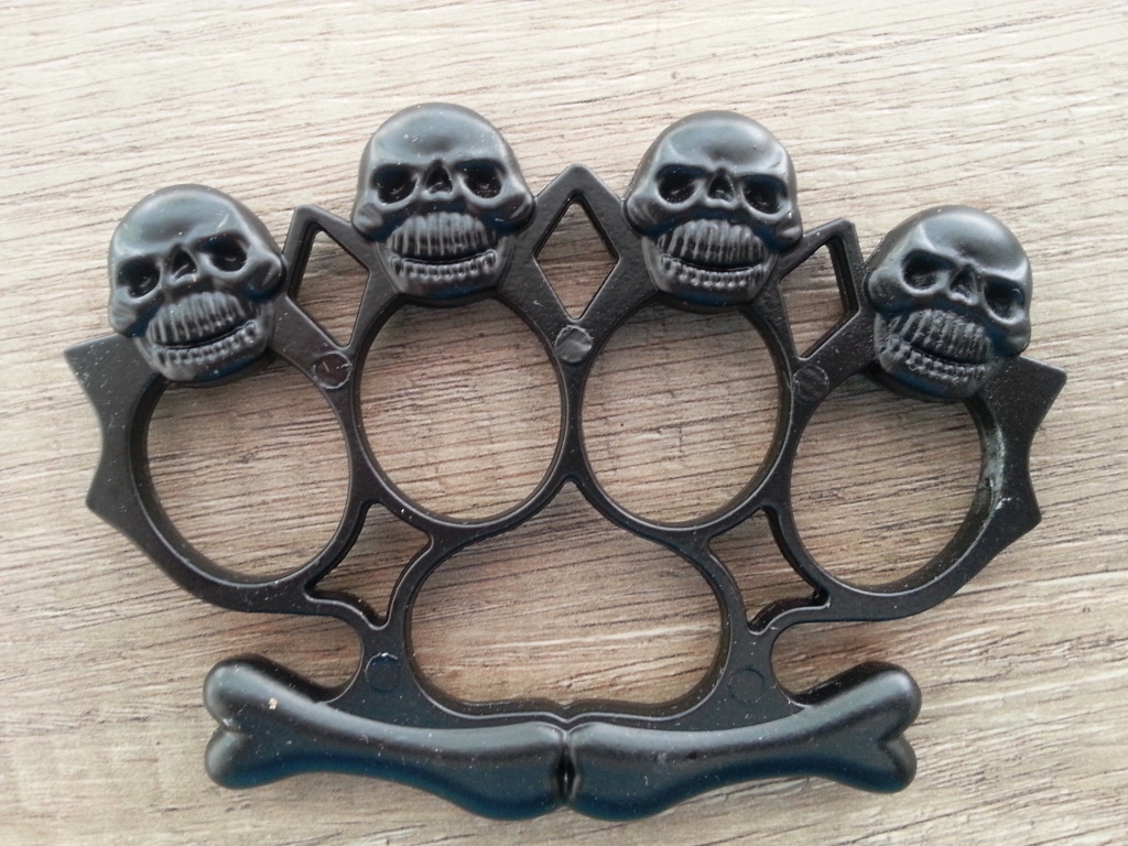 Метален бокс за самозащита с черепи оксидиран