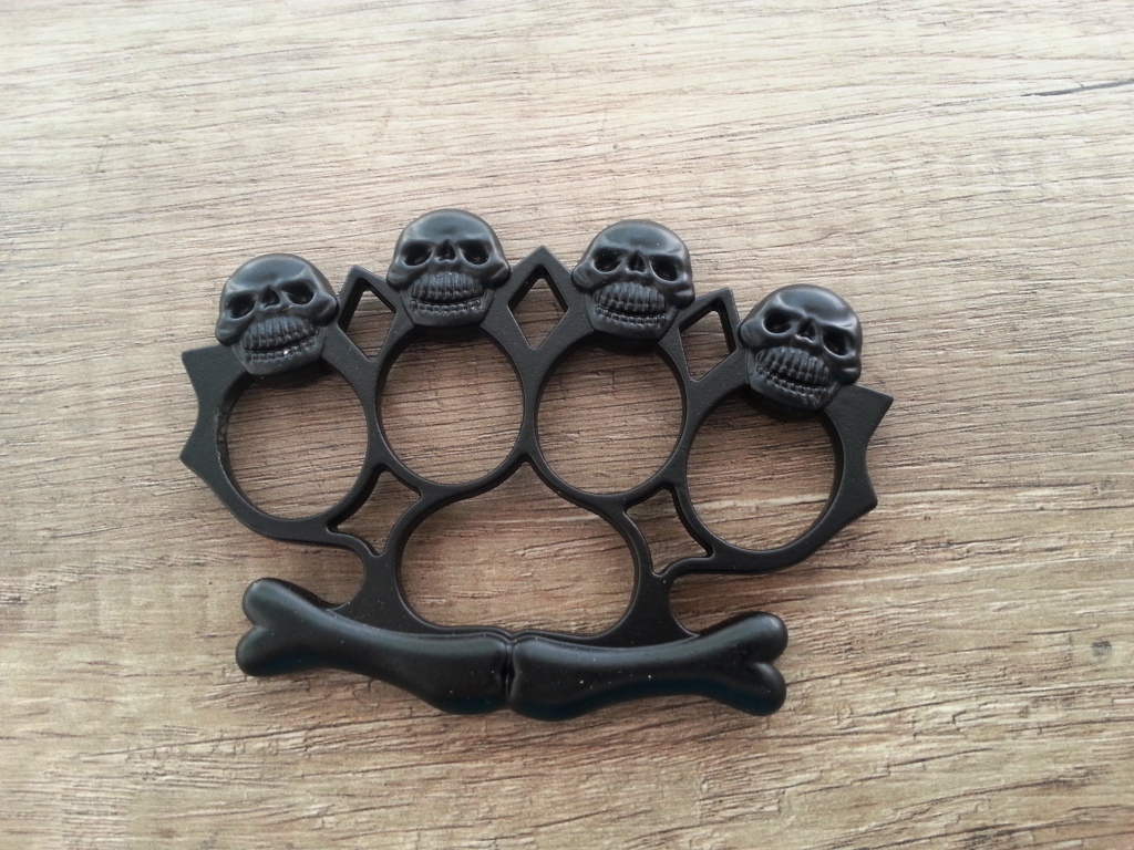 Метален бокс за самозащита с черепи оксидиран