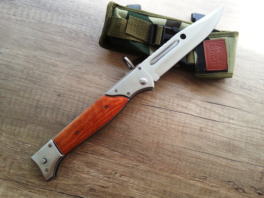 Военен тактически масивен голям сгъваем нож - AK-47