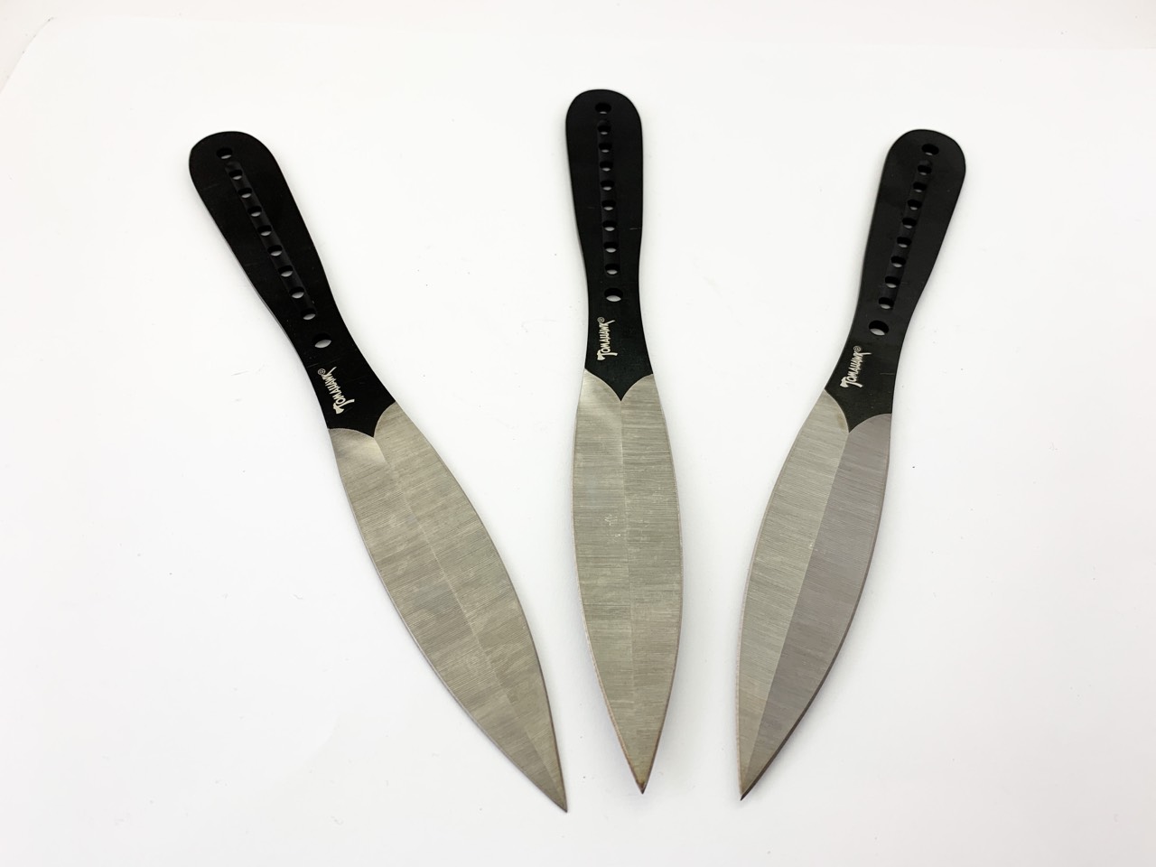 Много добре балансирани ками / ножове за хвърляне - Tomahawk Много добре балансирани ками / ножове за хвърляне - Tomahawk