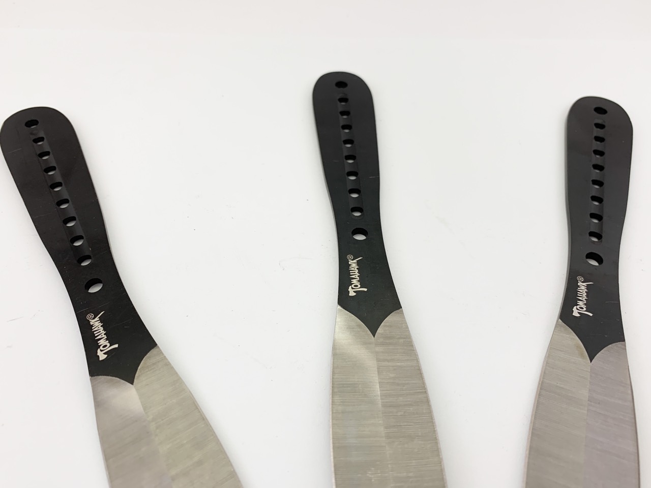 Много добре балансирани ками / ножове за хвърляне - Tomahawk Много добре балансирани ками / ножове за хвърляне - Tomahawk