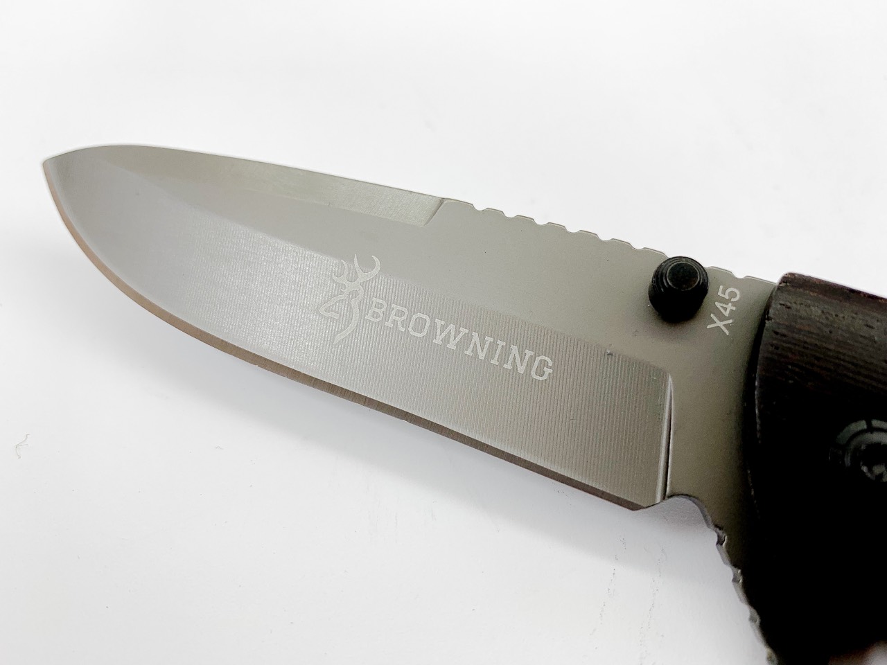 Browning X45 - сгъваем полуавтоматичен джобен нож с клипс за колан