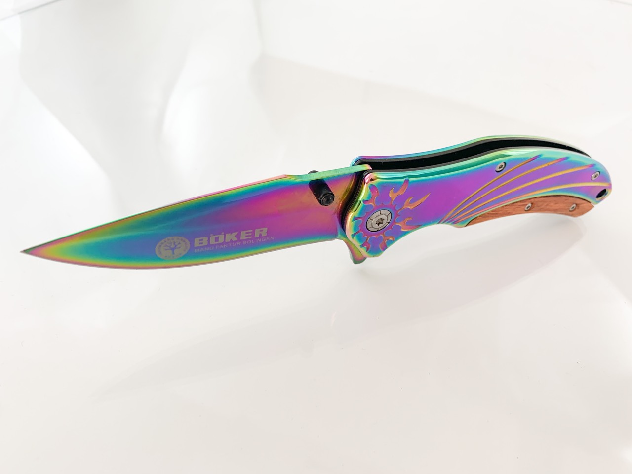 Масивен тежък полуавтоматичен нож цвят хамелеон - Boker F88 Масивен тежък полуавтоматичен нож цвят хамелеон - Boker F88