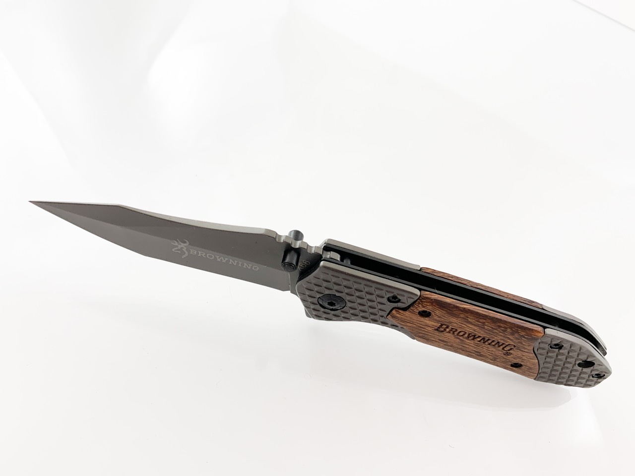 Сгъваем нож полуавтоматичен Browning X66
