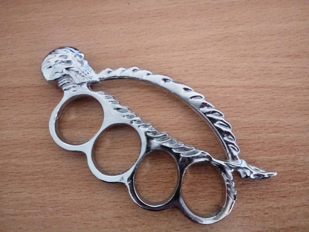 Метален тежък бокс с форма на череп-Бял