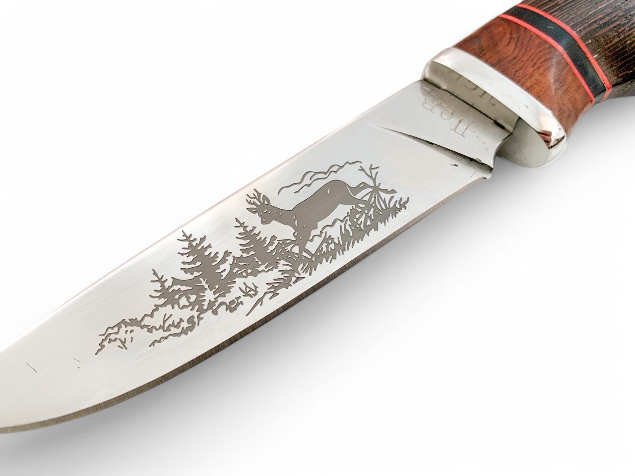 Ловен нож ЛЕВ с дървена дръжка и гравирано острие