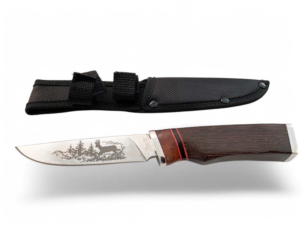 Ловен нож ЛЕВ с дървена дръжка и гравирано острие