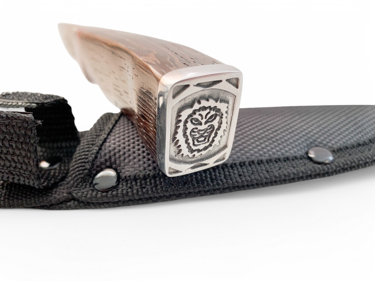 Ловен нож ЛЕВ с дървена дръжка и гравирано острие