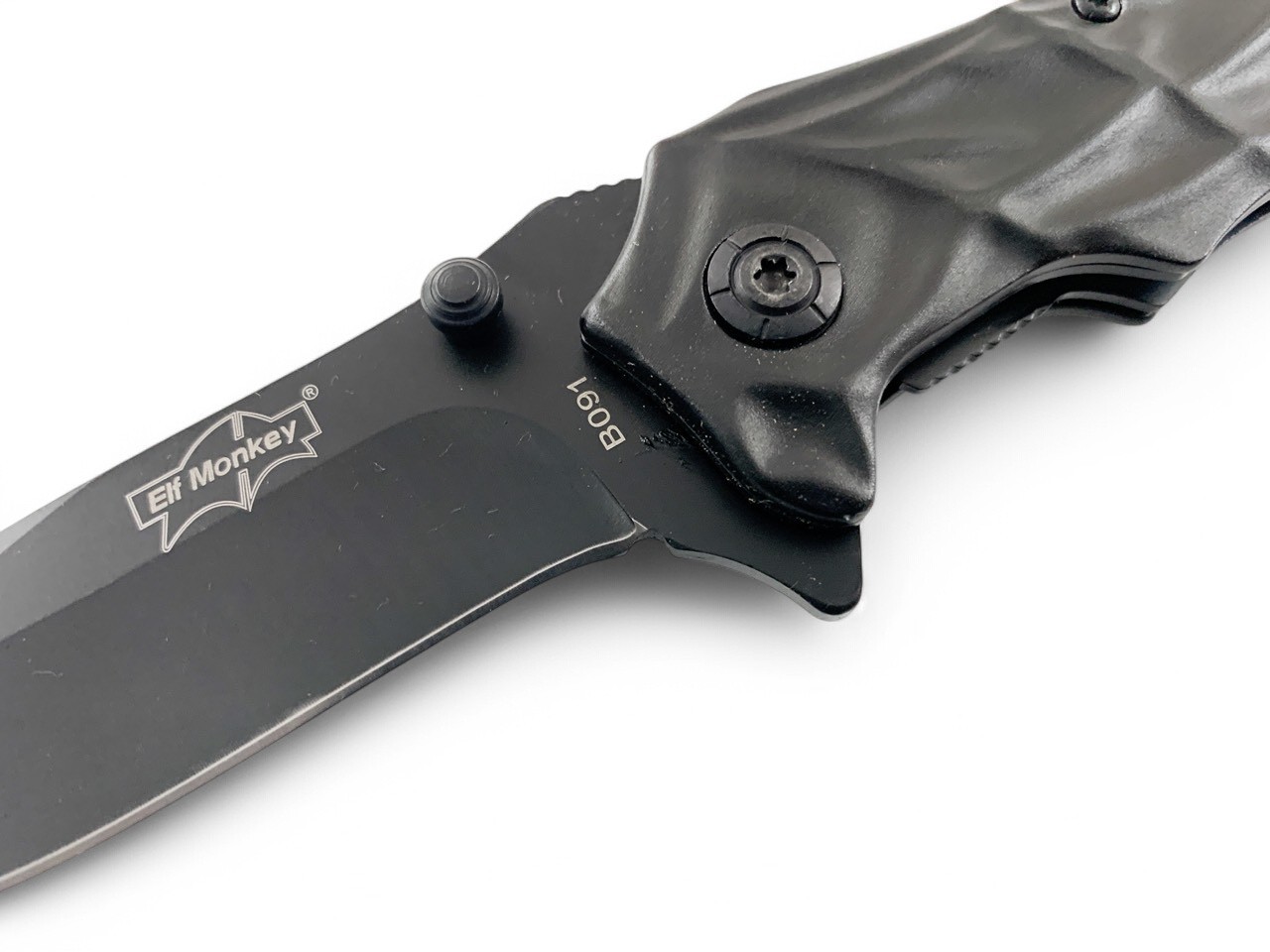 Детайл на дръжката на нож Black Steel B091