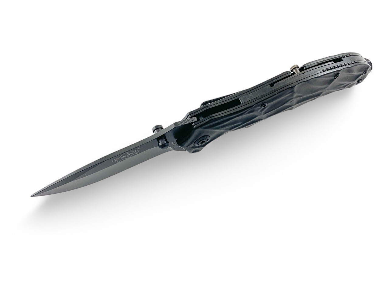 Детайл на дръжката на нож Black Steel B091