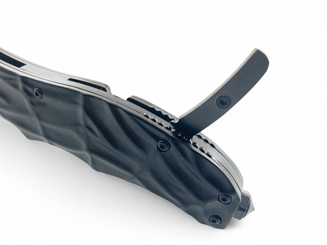 Детайл на дръжката на нож Black Steel B091