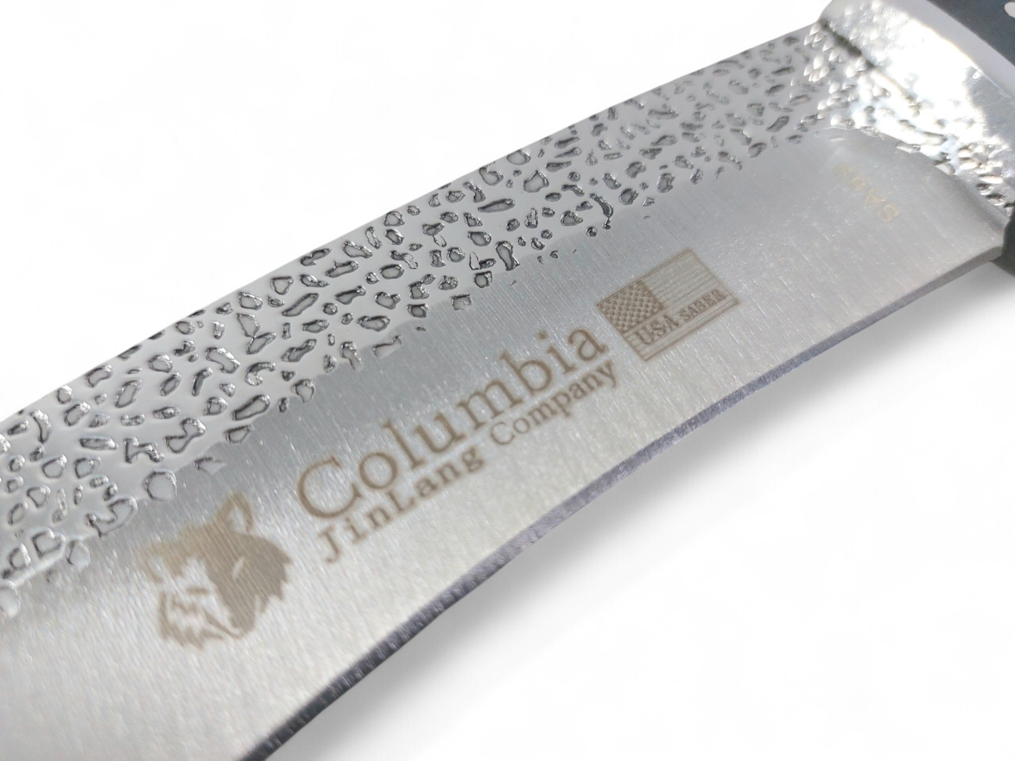 Острието на ножа Columbia с метален предпазител и дървена дръжка