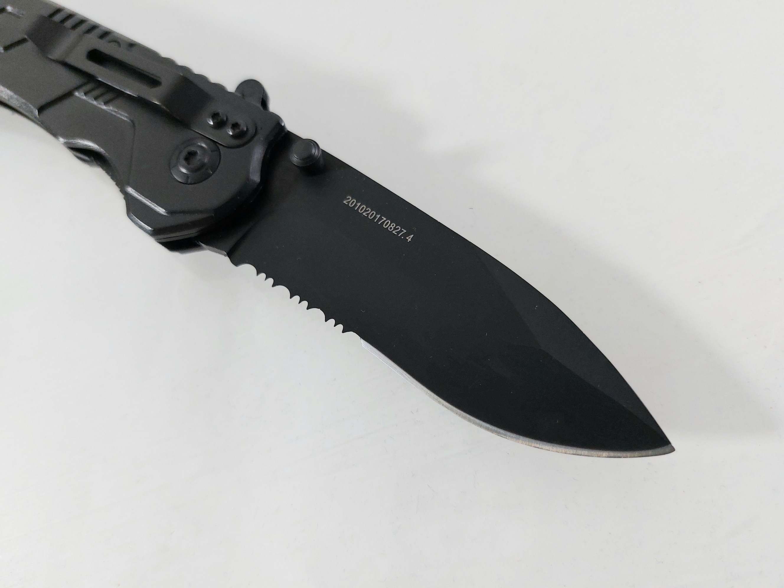Сгъваем автоматичен масивен джобен нож една втора серетирано острие - Boker B073