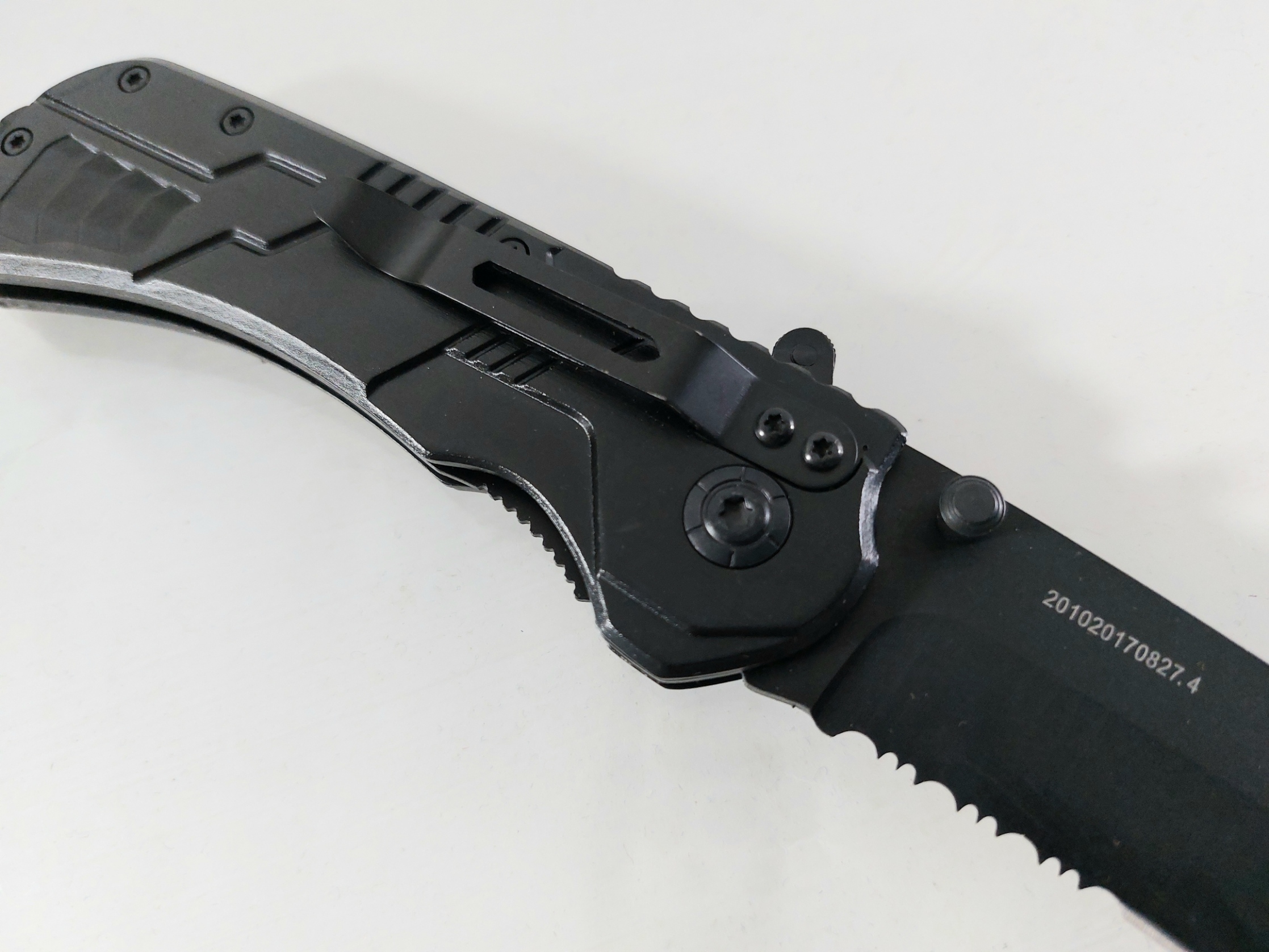 Сгъваем автоматичен масивен джобен нож една втора серетирано острие - Boker B073