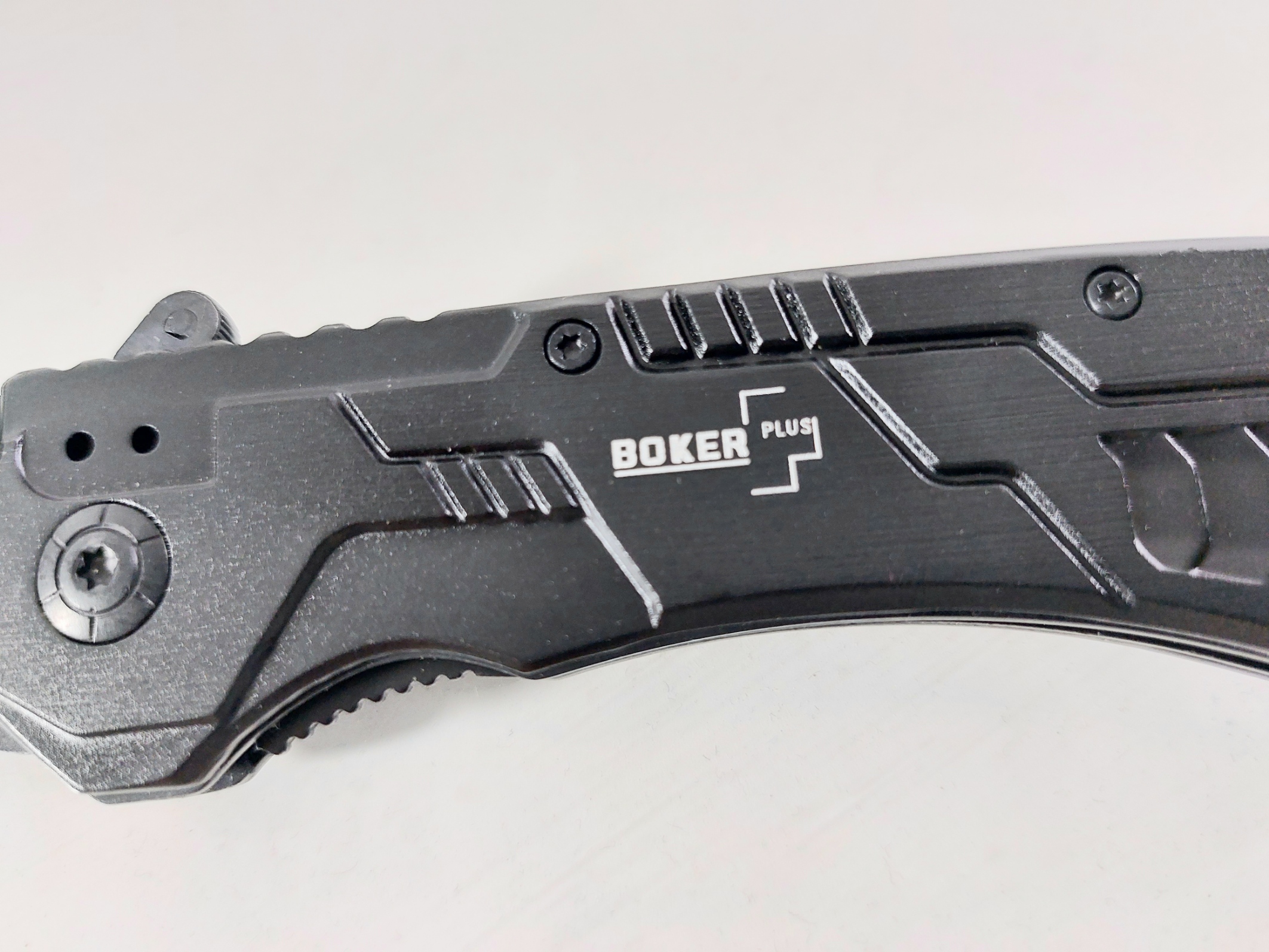 Сгъваем автоматичен масивен джобен нож една втора серетирано острие - Boker B073