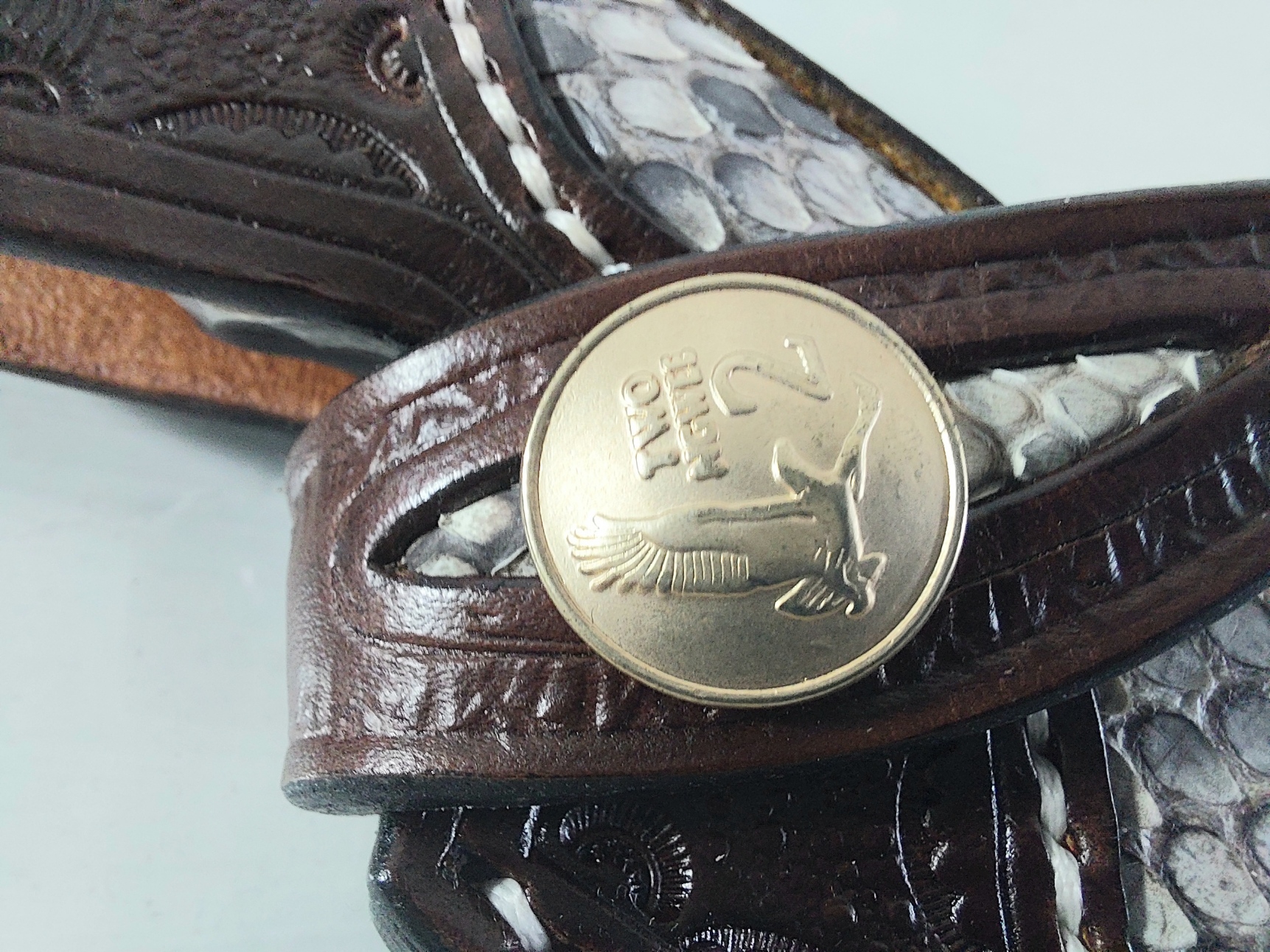 Ловен нож ръчно направен от дамаска японска стомана футуристичен дизайн