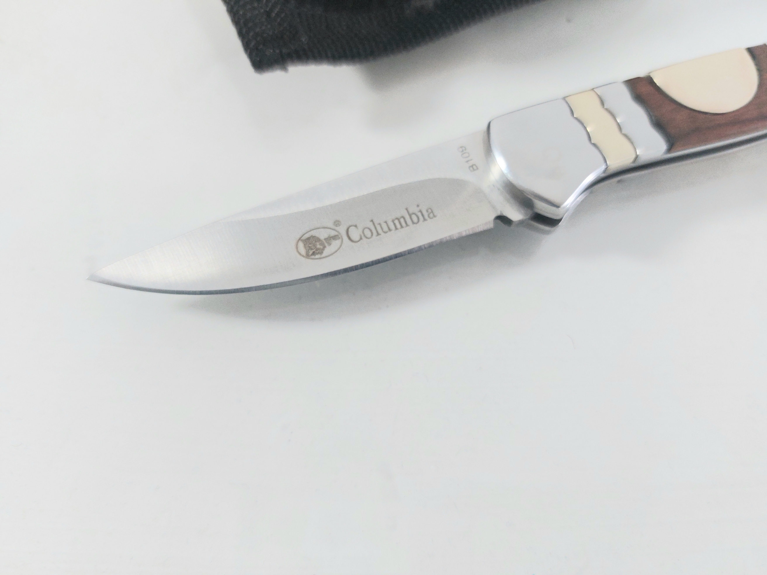 Сгъваем джобен малък нож с калъф Columbia B109