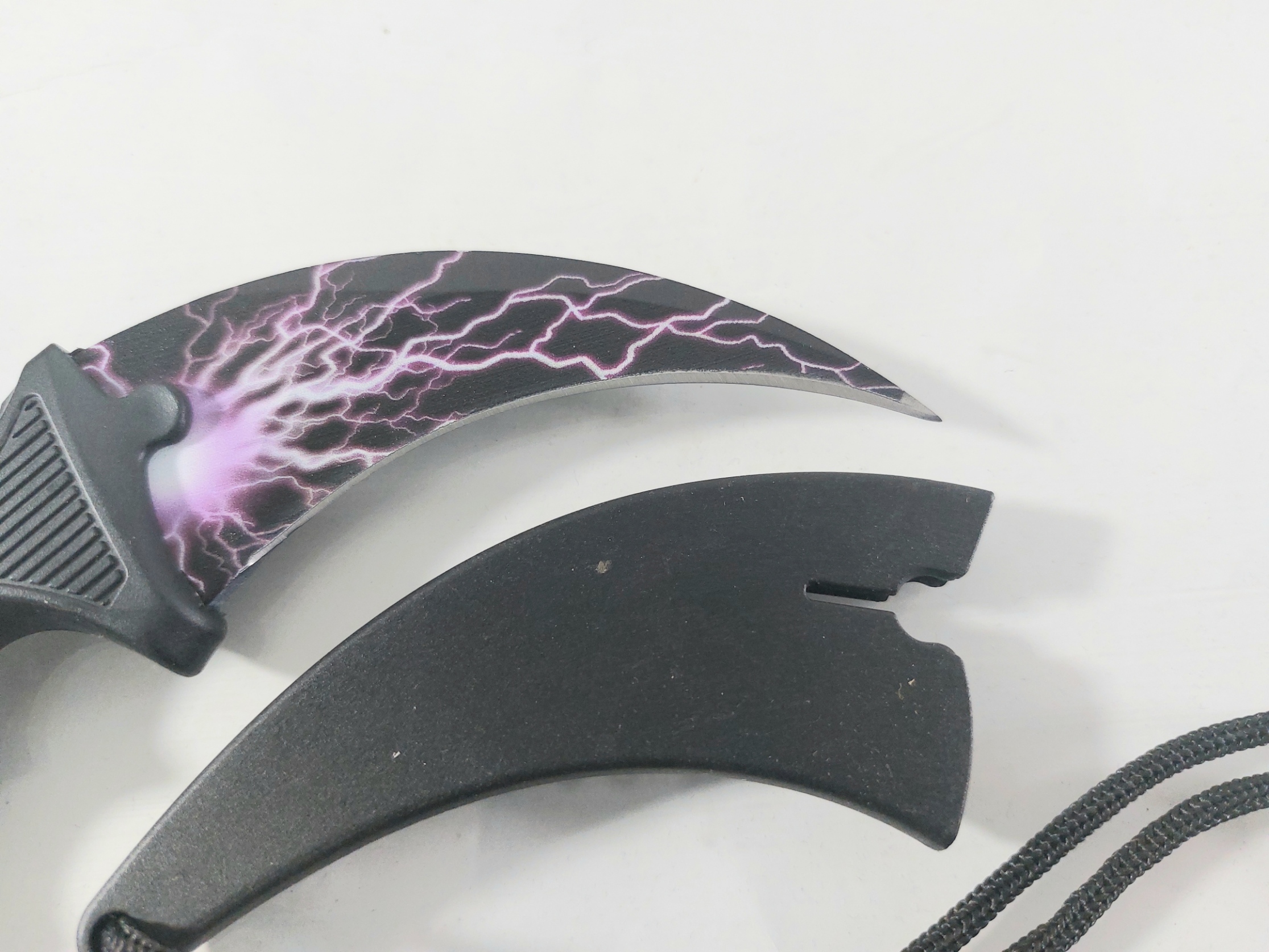 Storm CS GO - karambit карамбит нож остър като бръснач Storm CS GO - karambit карамбит нож остър като бръснач