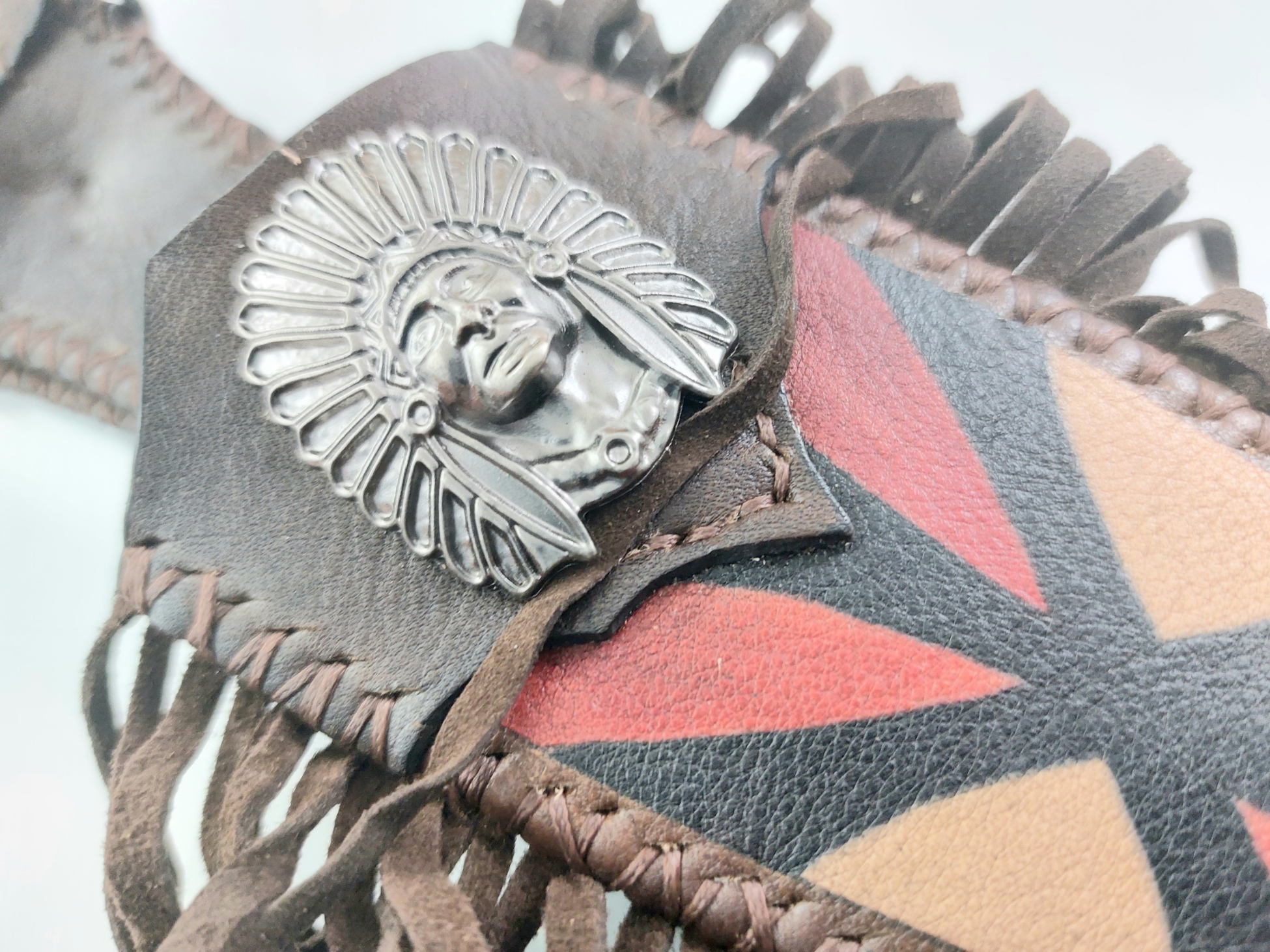 Ловен нож ръчно направен от дамаска стомана и кост от щраус