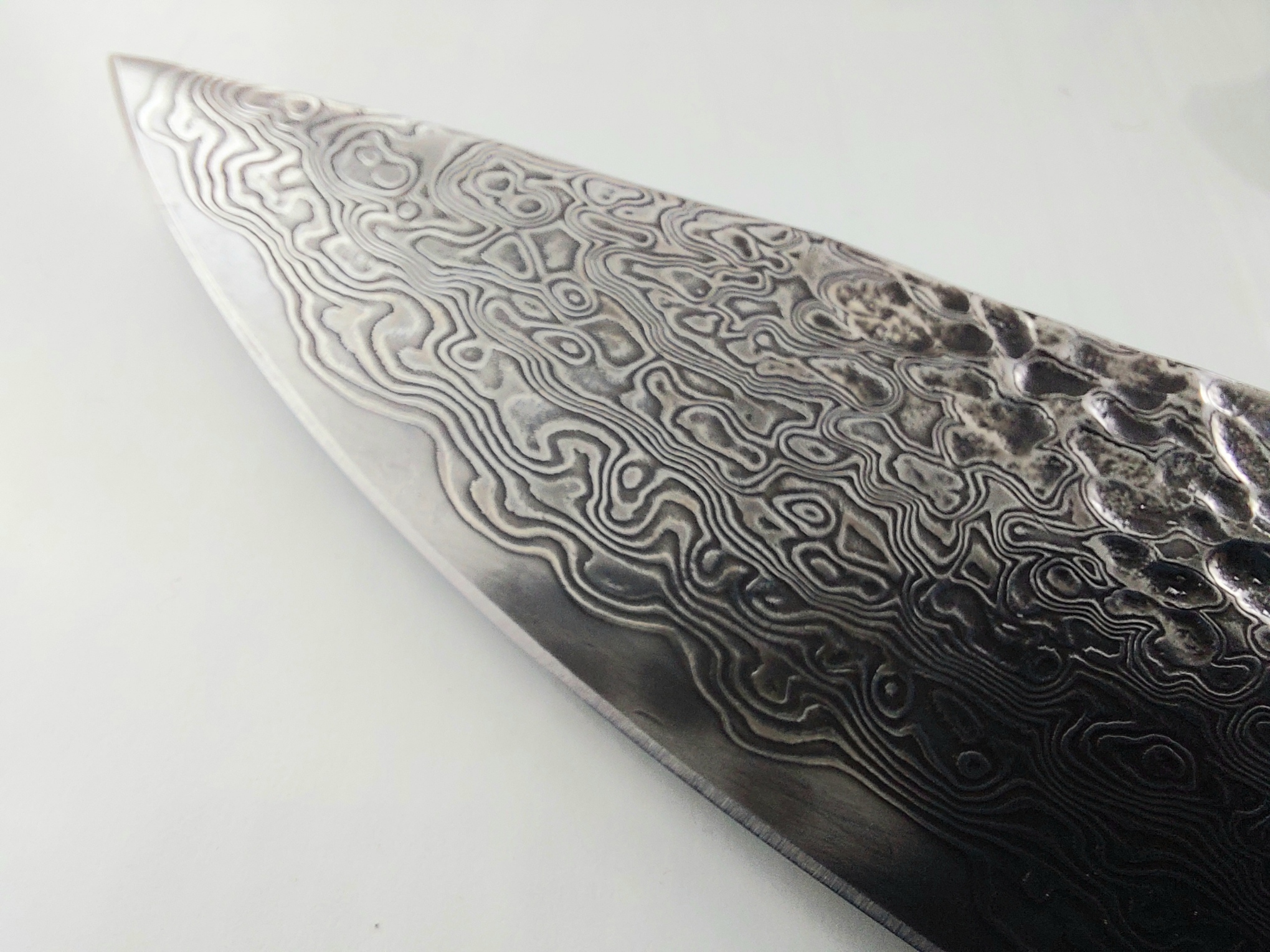 Ловен нож ръчно направен от дамаска стомана и кост от щраус