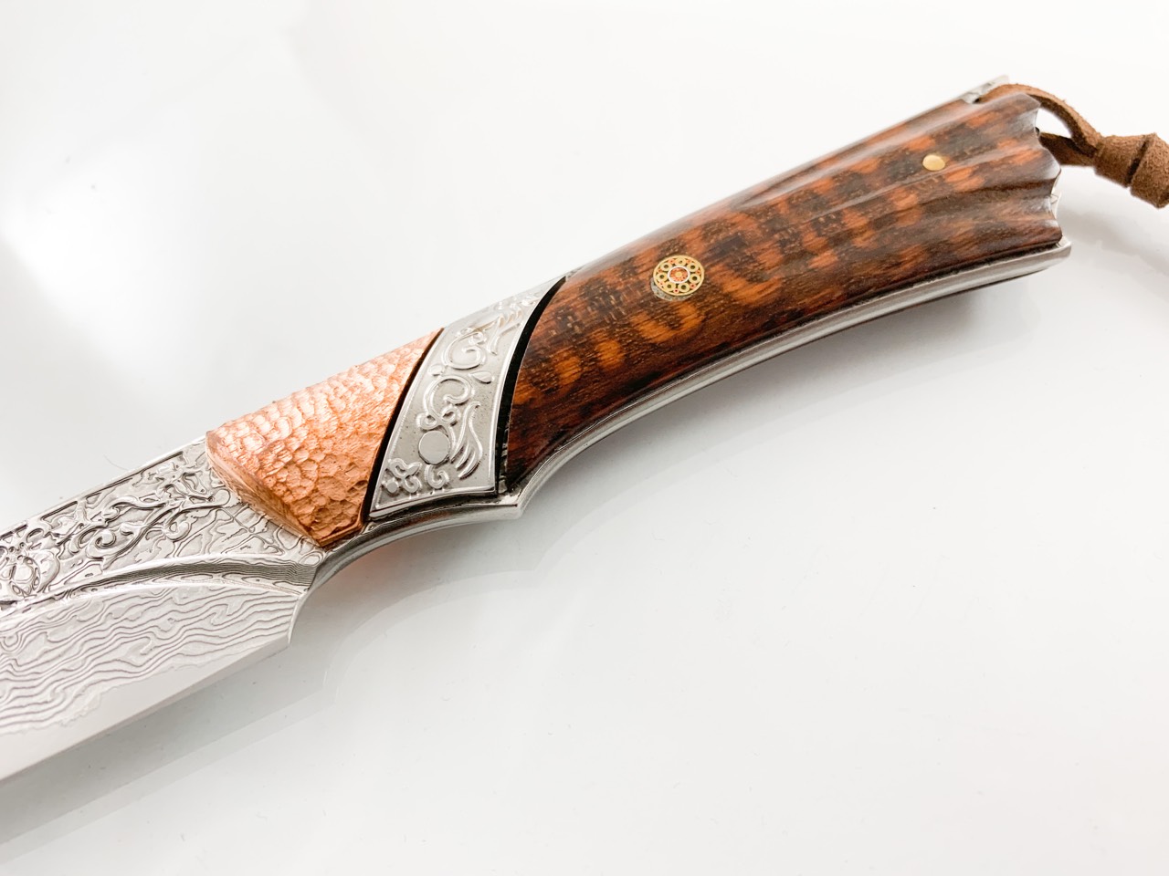 Ловен нож ръчно направен от дамаска японска стомана с чирени от Snakewood