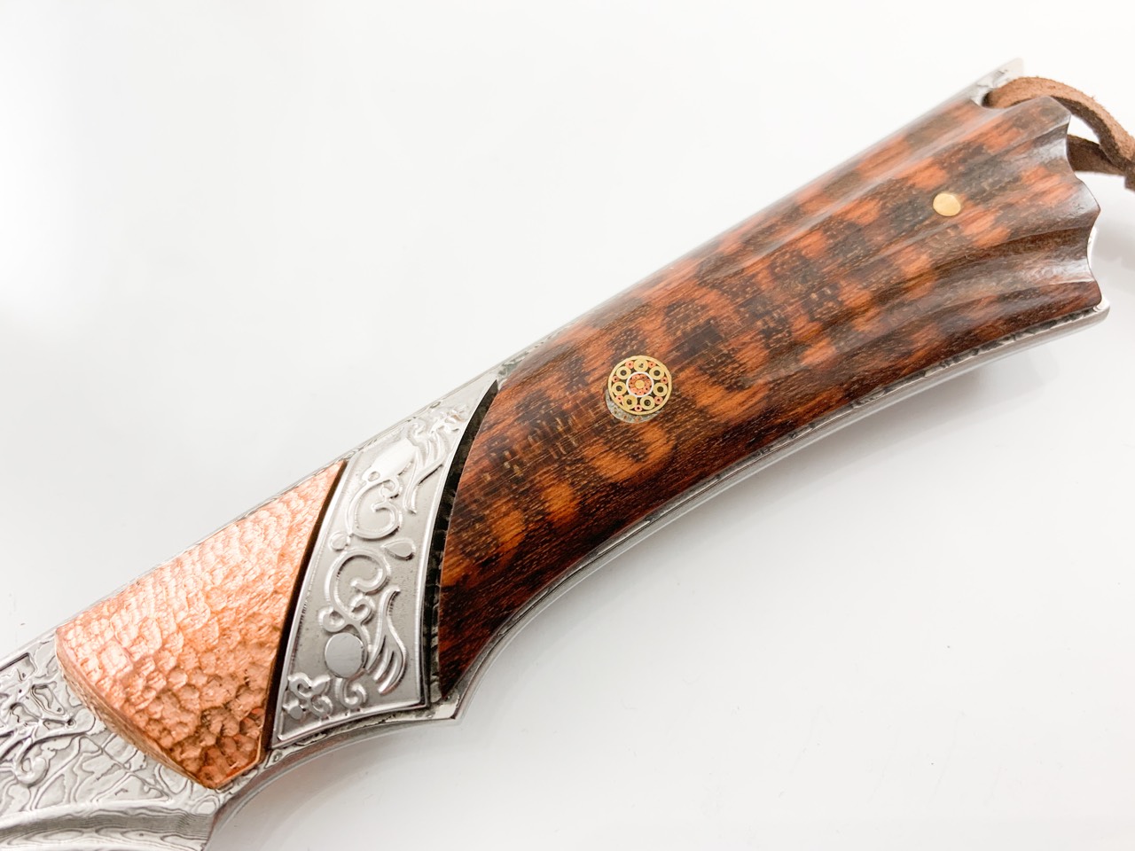 Ловен нож ръчно направен от дамаска японска стомана с чирени от Snakewood