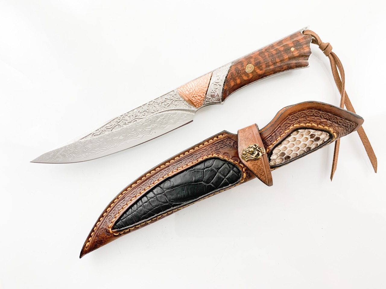 Ловен нож ръчно направен от дамаска японска стомана с чирени от Snakewood