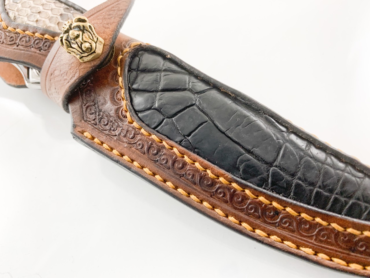 Ловен нож ръчно направен от дамаска японска стомана с чирени от Snakewood
