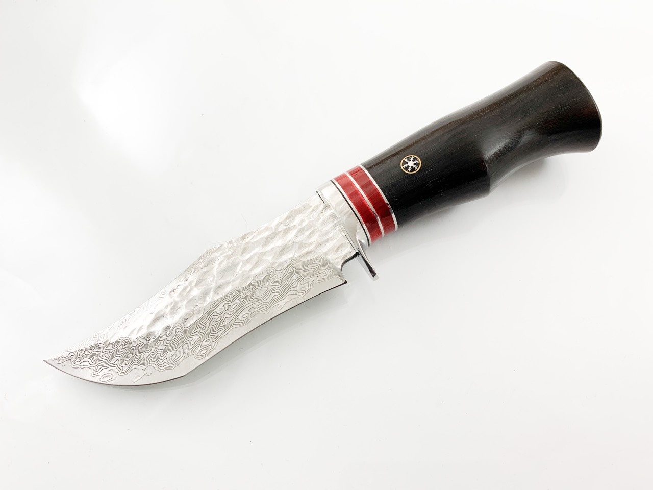 Ловен нож ръчно направен от дамаска японска стомана,подходящ за дране