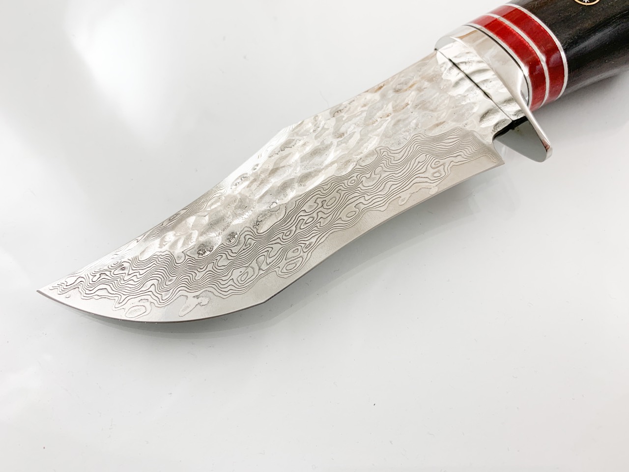 Ловен нож ръчно направен от дамаска японска стомана,подходящ за дране