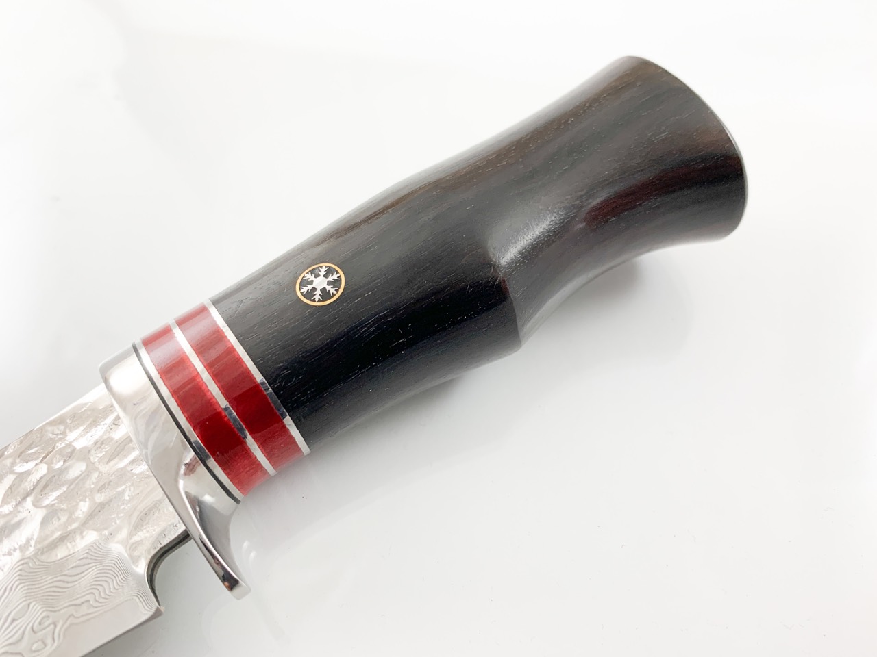 Ловен нож ръчно направен от дамаска японска стомана,подходящ за дране