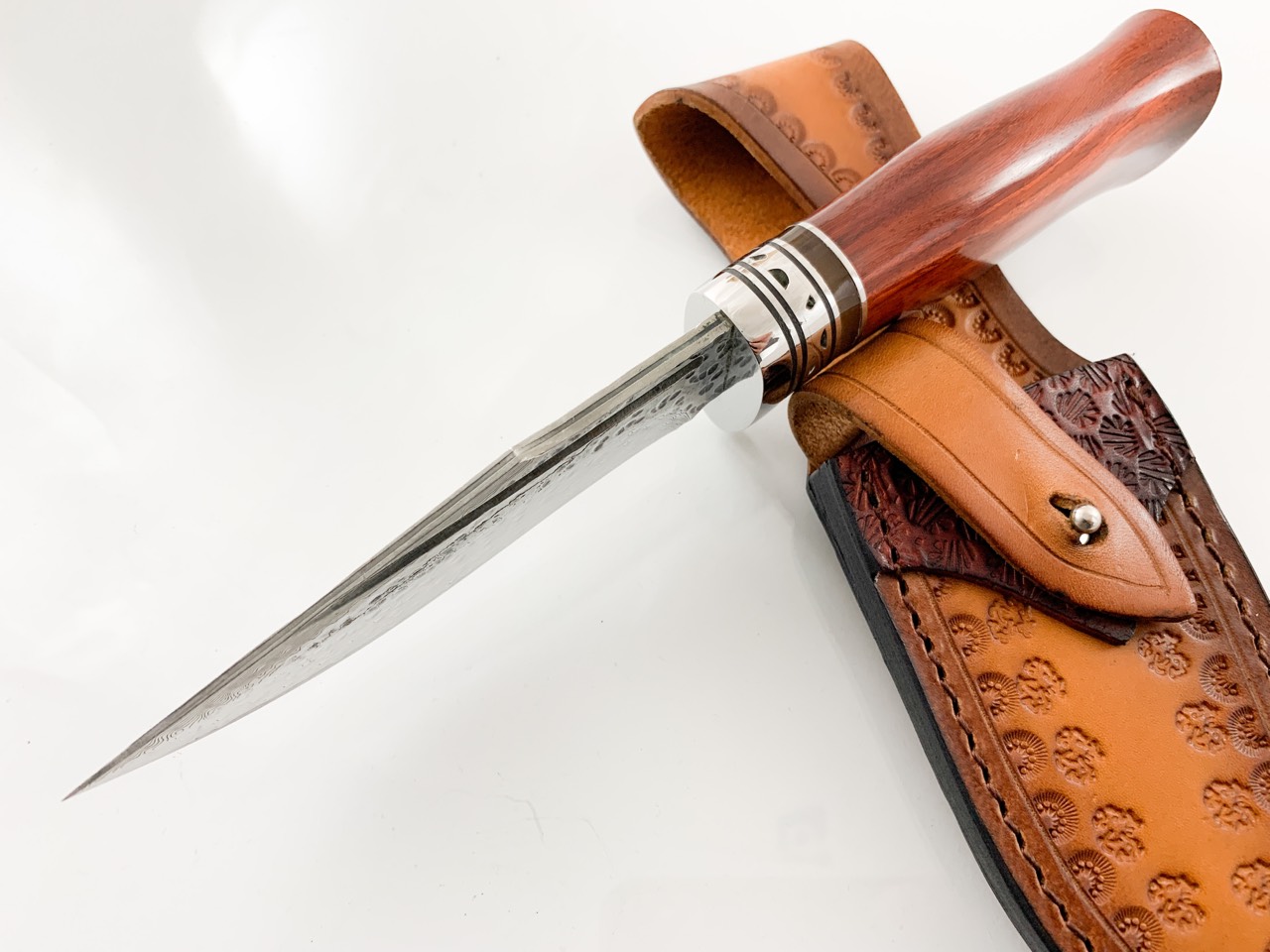 Класически ловен нож от японска дамаска стомана , Абаносово дърво