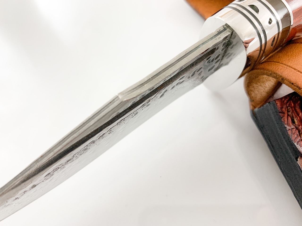 Класически ловен нож от японска дамаска стомана , Абаносово дърво