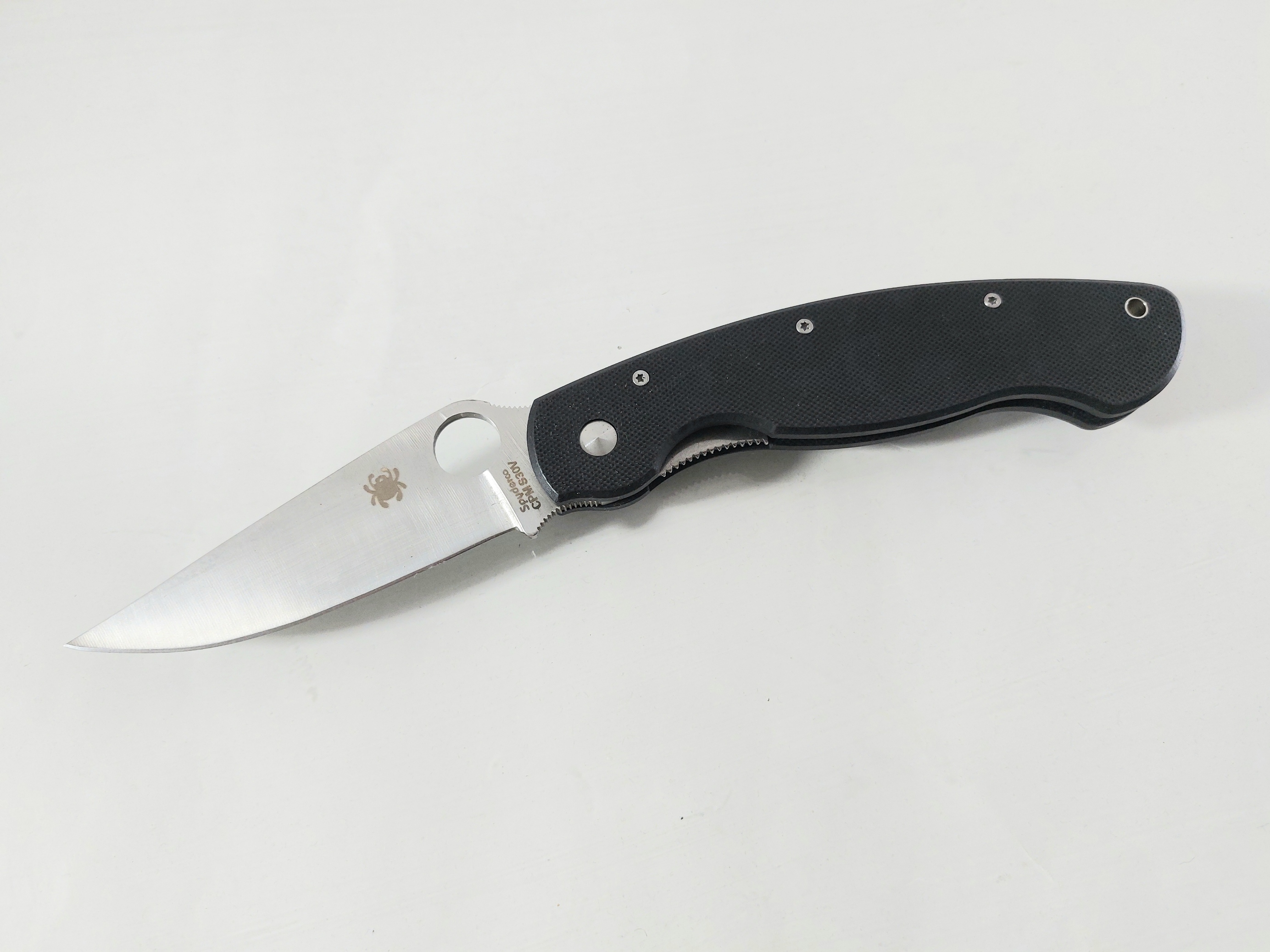 Spyderco CPM-S30V-сгъваем джобен нож с гладко острие