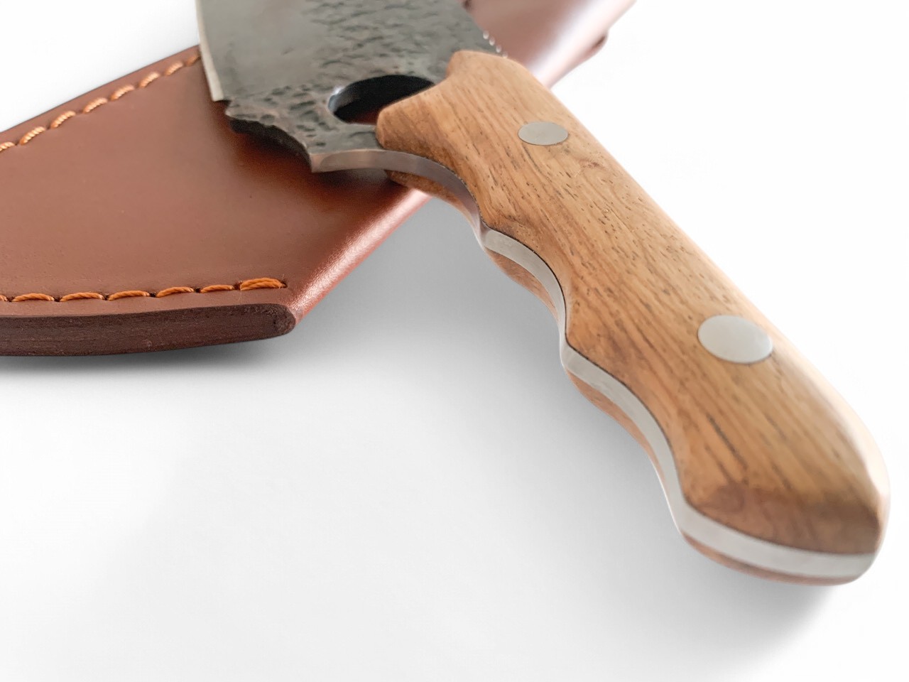Тактически сатър "Hunter’s Forge" с кожена кания