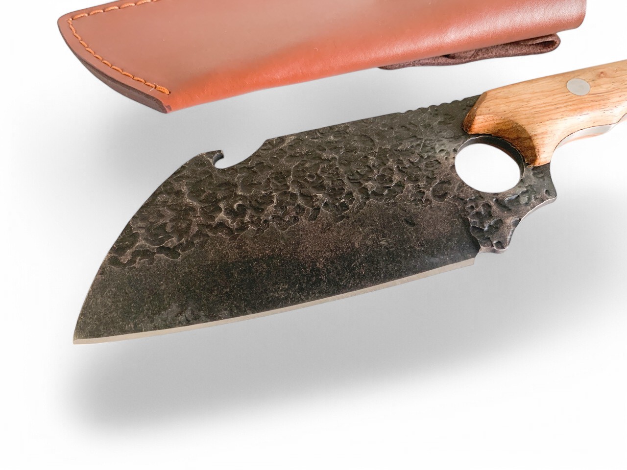 Тактически сатър "Hunter’s Forge" с кожена кания