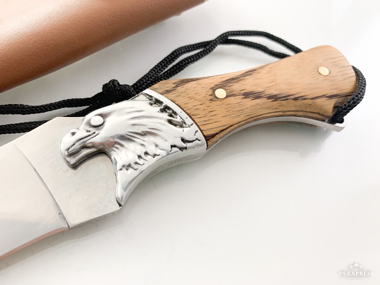 Руски ловен нож Орел с кожена кания остър като бръснач подходящ за лов