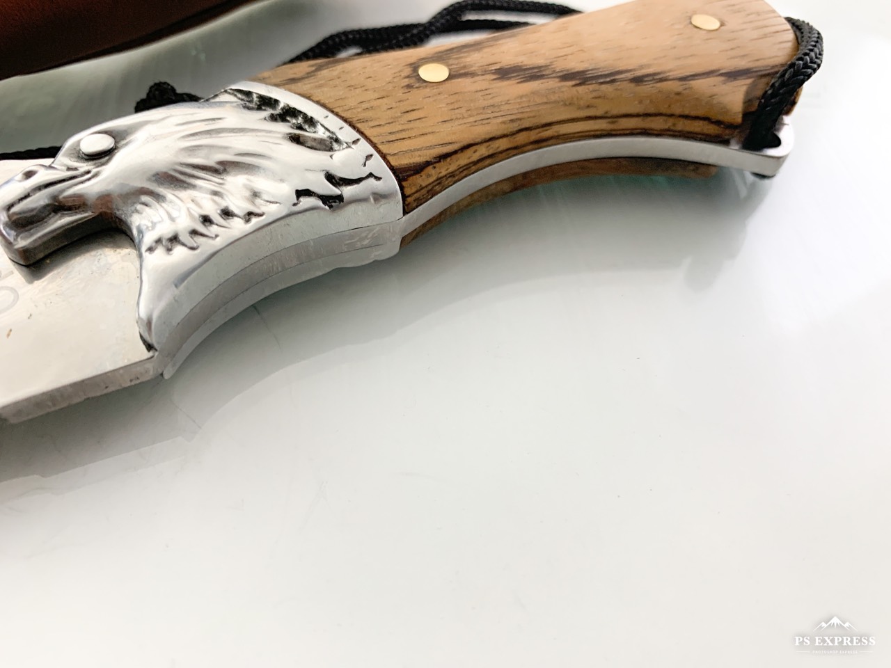 Руски ловен нож Орел с кожена кания остър като бръснач подходящ за лов