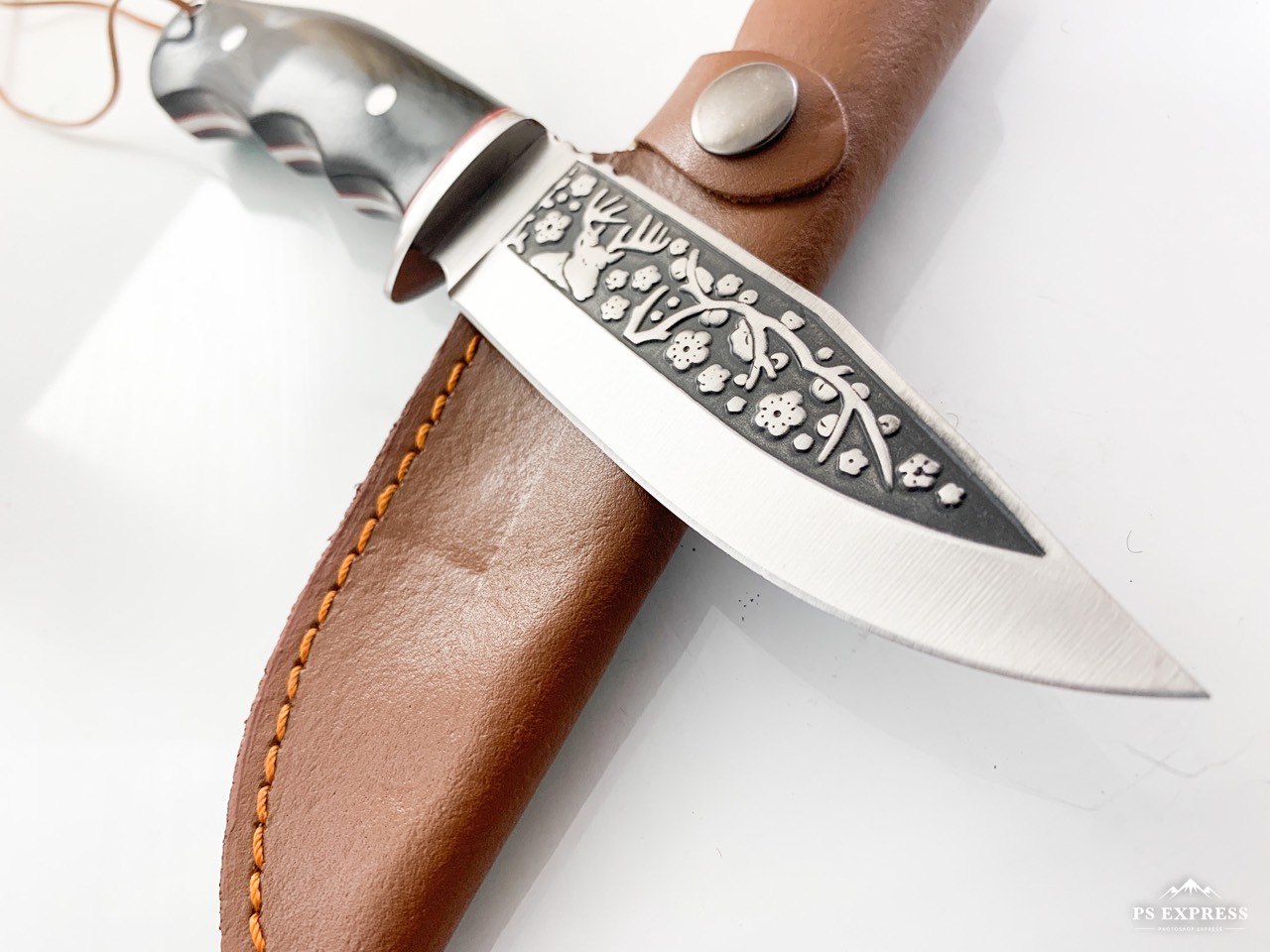 Руски ловен нож фултанг с гравиран Оленъ Елен на острието