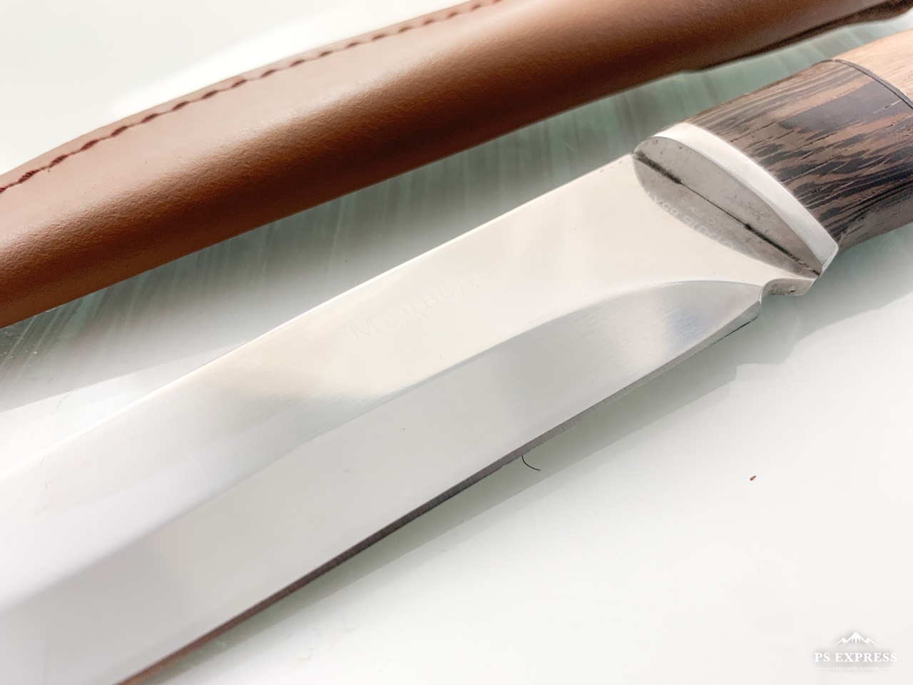 Руски ловен нож с кожена кания и паракорд - Медведев