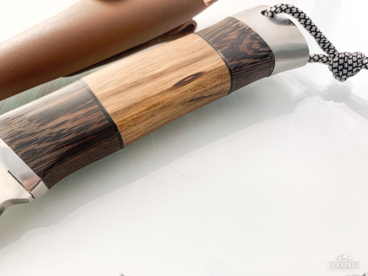 Руски ловен нож с кожена кания и паракорд - Медведев