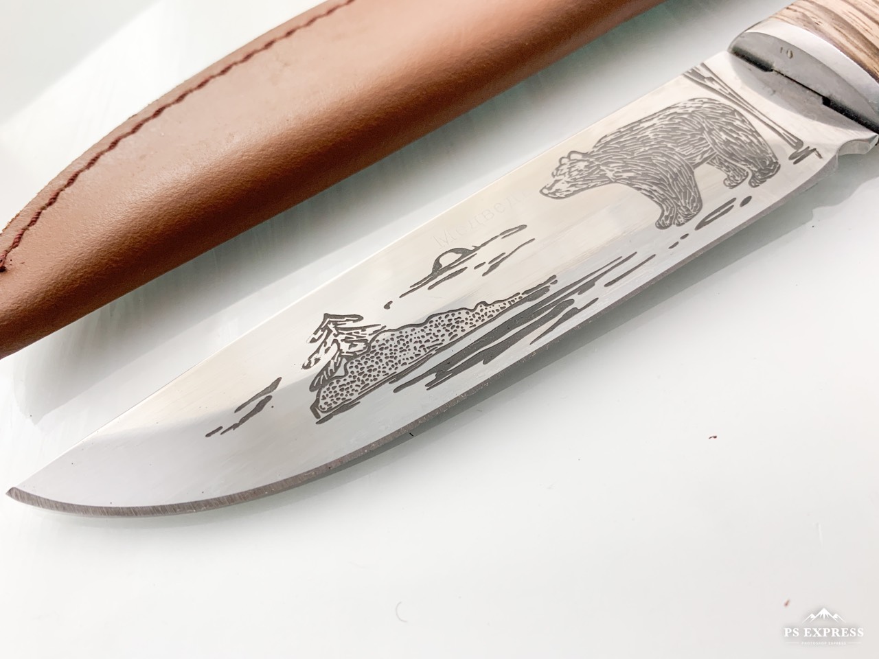 Руски ловен нож с гравирана Мечка на острието сталъ 65 х13