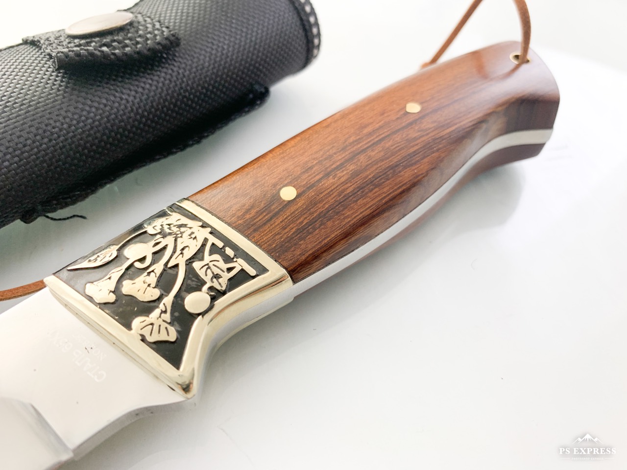 Руски гравиран ловен нож с махагонова дръжка и месингов гард Пантера сталъ 65х13