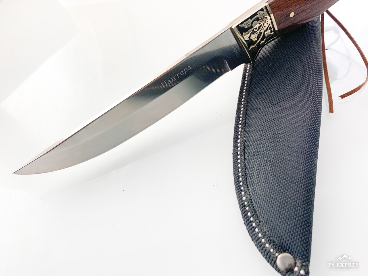 Руски гравиран ловен нож с махагонова дръжка и месингов гард Пантера сталъ 65х13