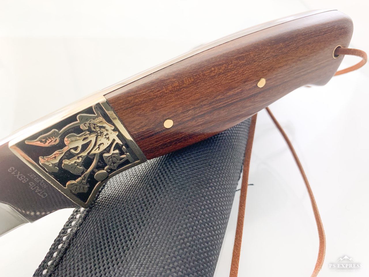 Руски гравиран ловен нож с махагонова дръжка и месингов гард Пантера сталъ 65х13