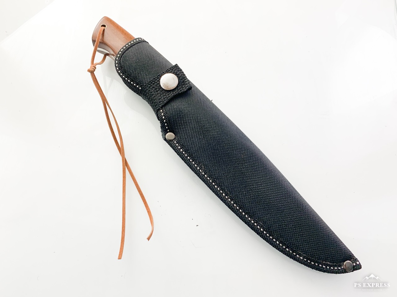 Руски гравиран ловен нож с махагонова дръжка и месингов гард Пантера сталъ 65х13