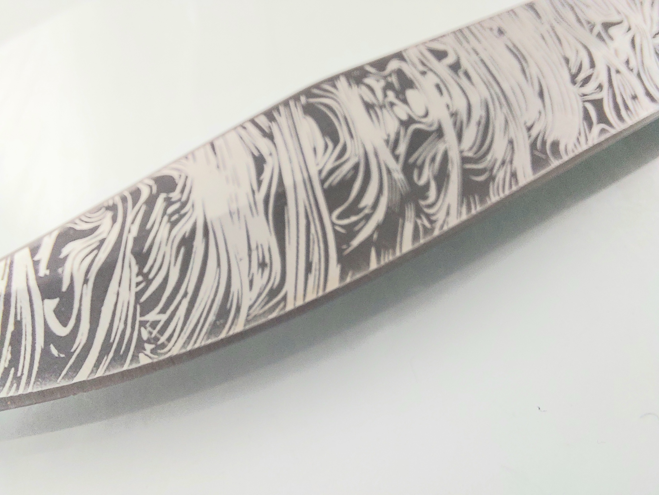 Руски ловен нож с кания шарка имитираща дамаската стомана