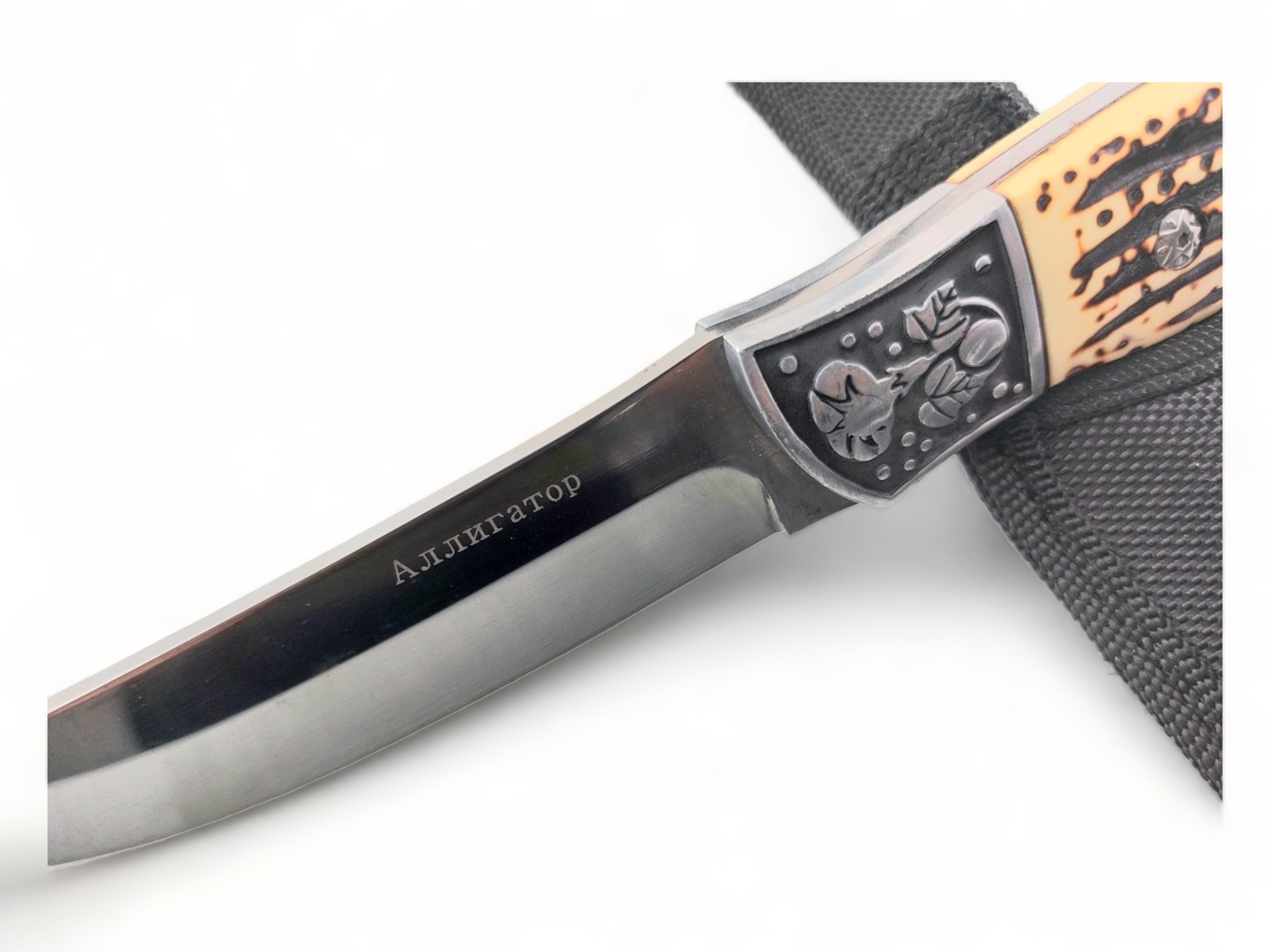 Руски ловен нож фултанг с метални гардове инкрустирани - Алигатор стал 65х13