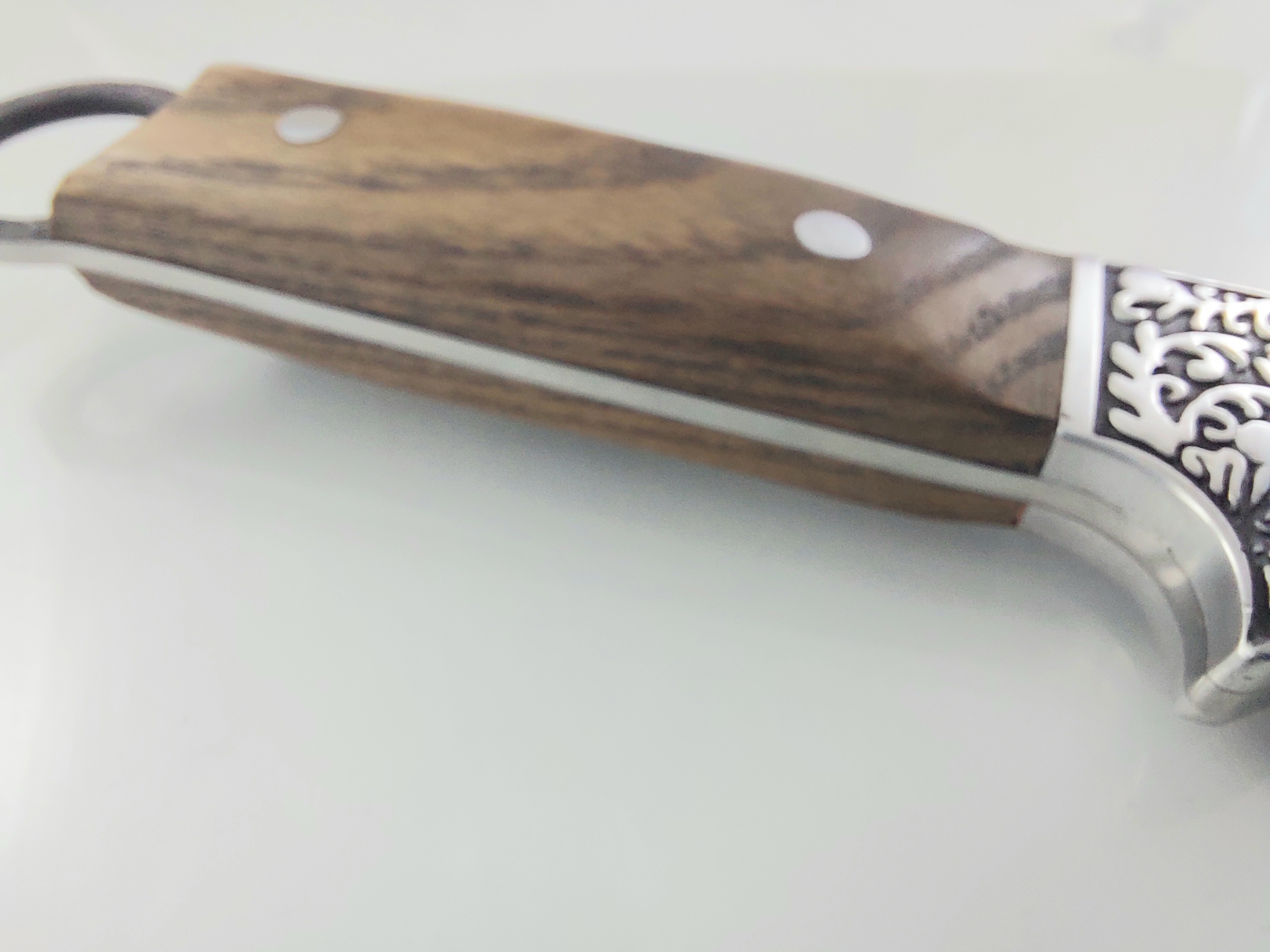 Руски ловен нож фултанг с инкрустиран ловец на острието - Охотник стал 65х13