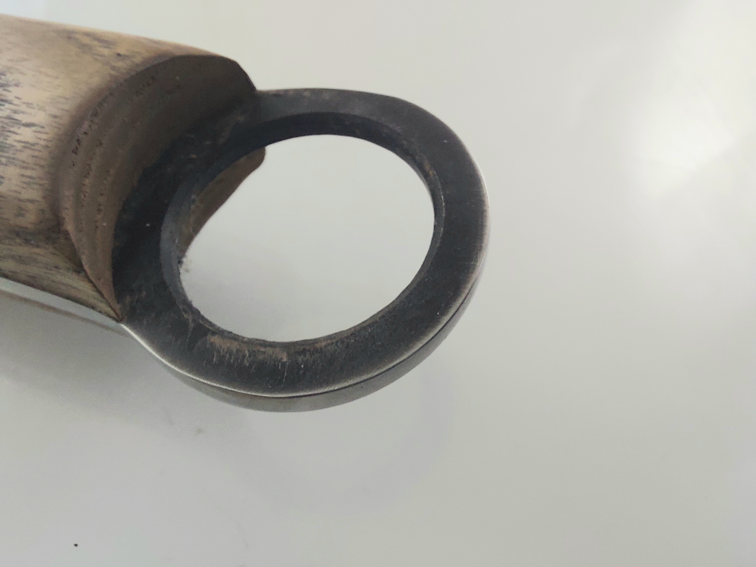 Руски ловен нож фултанг с инкрустиран ловец на острието - Охотник стал 65х13